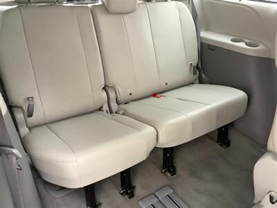 2014 Toyota Sienna XLE 8-Passenger - Photo 23 - Crest Hill, IL 60403
