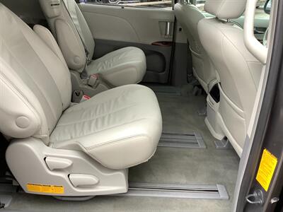 2014 Toyota Sienna XLE 8-Passenger - Photo 21 - Crest Hill, IL 60403