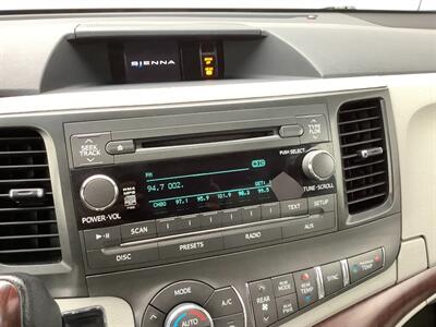 2014 Toyota Sienna XLE 8-Passenger - Photo 15 - Crest Hill, IL 60403