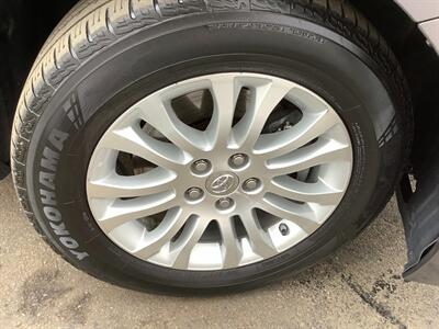 2014 Toyota Sienna XLE 8-Passenger - Photo 37 - Crest Hill, IL 60403