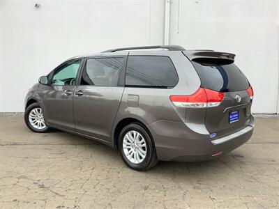 2014 Toyota Sienna XLE 8-Passenger - Photo 5 - Crest Hill, IL 60403