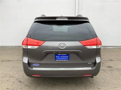2014 Toyota Sienna XLE 8-Passenger - Photo 6 - Crest Hill, IL 60403