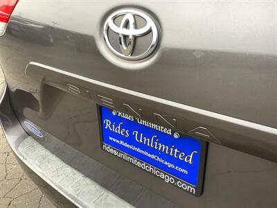 2014 Toyota Sienna XLE 8-Passenger - Photo 34 - Crest Hill, IL 60403