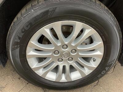 2014 Toyota Sienna XLE 8-Passenger - Photo 39 - Crest Hill, IL 60403