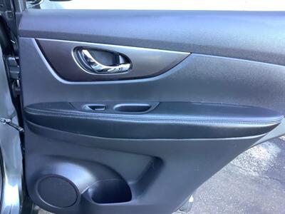 2015 Nissan Rogue SV   - Photo 25 - Crest Hill, IL 60403