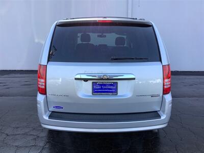 2010 Chrysler Town & Country Touring Plus   - Photo 4 - Crest Hill, IL 60403