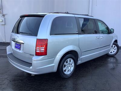 2010 Chrysler Town & Country Touring Plus   - Photo 5 - Crest Hill, IL 60403