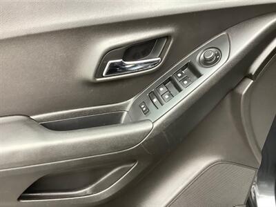 2016 Chevrolet Trax LS   - Photo 12 - Crest Hill, IL 60403