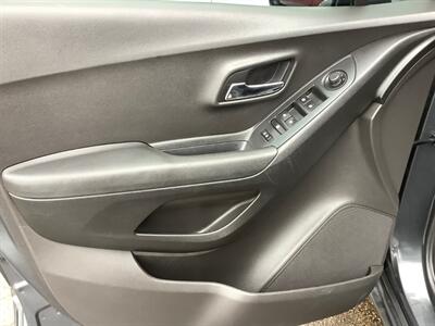 2016 Chevrolet Trax LS   - Photo 11 - Crest Hill, IL 60403