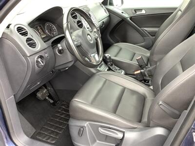 2013 Volkswagen Tiguan S 4Motion   - Photo 15 - Crest Hill, IL 60403