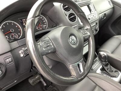 2013 Volkswagen Tiguan S 4Motion   - Photo 20 - Crest Hill, IL 60403