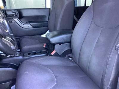 2014 Jeep Wrangler Sport - Photo 17 - Crest Hill, IL 60403