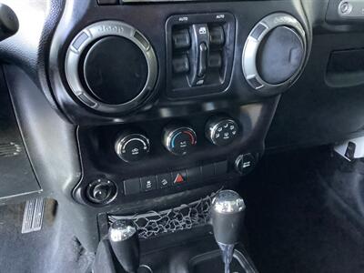 2014 Jeep Wrangler Sport - Photo 14 - Crest Hill, IL 60403