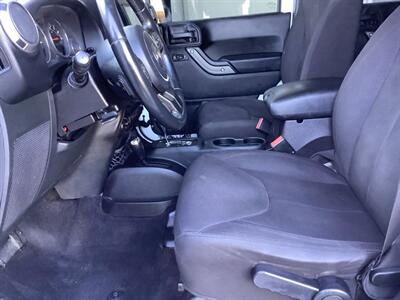 2014 Jeep Wrangler Sport - Photo 12 - Crest Hill, IL 60403