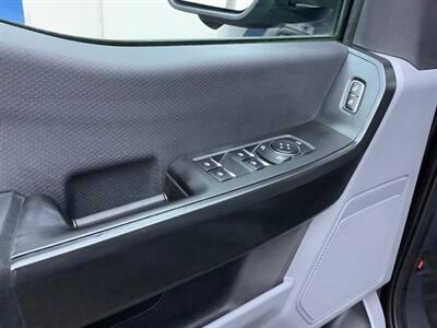 2022 Ford F-150 Lightning Pro   - Photo 15 - Crest Hill, IL 60403