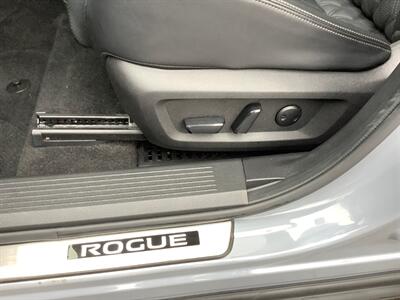 2023 Nissan Rogue Platinum   - Photo 16 - Crest Hill, IL 60403