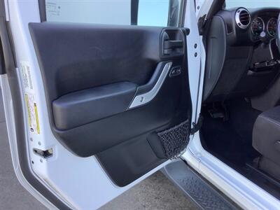 2013 Jeep Wrangler Sahara - Photo 13 - Crest Hill, IL 60403