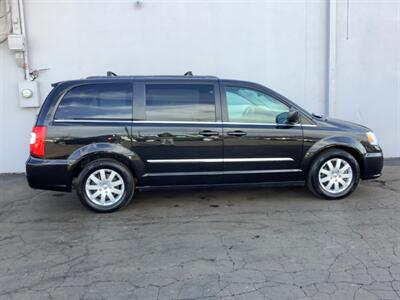 2013 Chrysler Town & Country Touring   - Photo 8 - Crest Hill, IL 60403