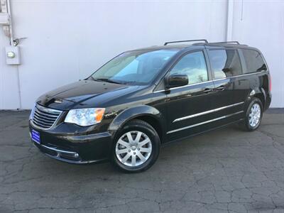 2013 Chrysler Town & Country Touring   - Photo 2 - Crest Hill, IL 60403