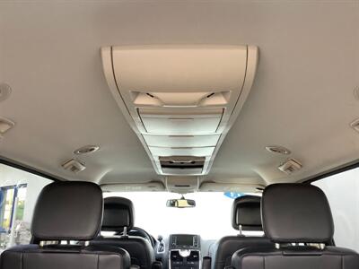 2013 Chrysler Town & Country Touring   - Photo 32 - Crest Hill, IL 60403