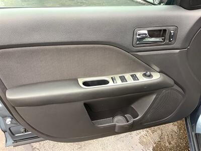 2011 Ford Fusion Hybrid - Photo 8 - Crest Hill, IL 60403