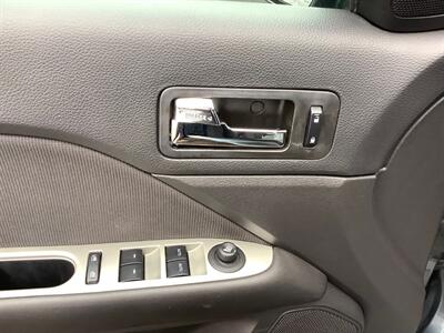 2011 Ford Fusion Hybrid - Photo 9 - Crest Hill, IL 60403