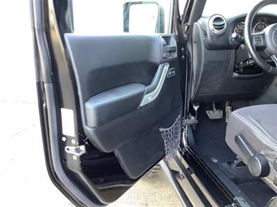 2015 Jeep Wrangler Sahara   - Photo 13 - Crest Hill, IL 60403