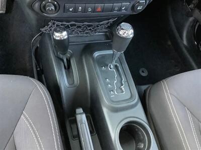 2015 Jeep Wrangler Sahara   - Photo 16 - Crest Hill, IL 60403