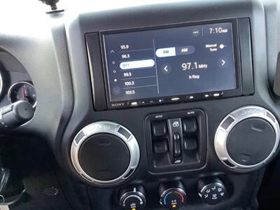 2015 Jeep Wrangler Sahara   - Photo 15 - Crest Hill, IL 60403