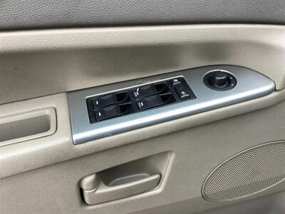 2006 Jeep Grand Cherokee Laredo   - Photo 11 - Crest Hill, IL 60403