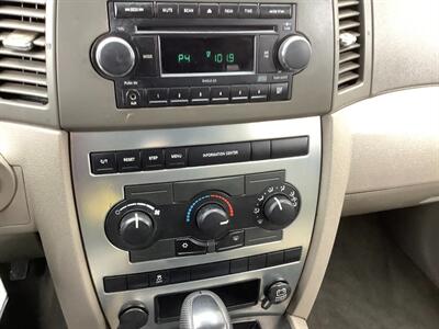 2006 Jeep Grand Cherokee Laredo   - Photo 15 - Crest Hill, IL 60403