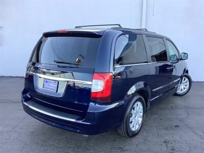 2012 Chrysler Town & Country Touring-L   - Photo 6 - Crest Hill, IL 60403