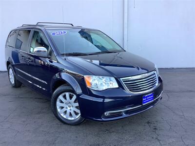 2012 Chrysler Town & Country Touring-L   - Photo 9 - Crest Hill, IL 60403