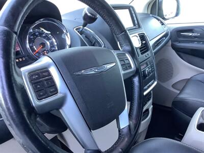 2012 Chrysler Town & Country Touring-L   - Photo 22 - Crest Hill, IL 60403