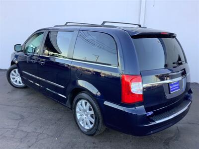 2012 Chrysler Town & Country Touring-L   - Photo 4 - Crest Hill, IL 60403