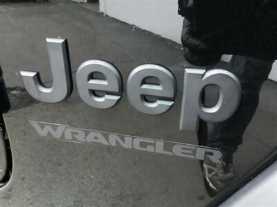 2022 Jeep Wrangler Sport   - Photo 35 - Crest Hill, IL 60403