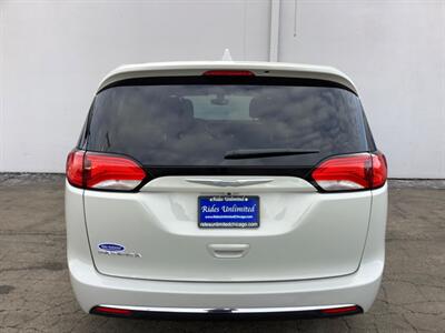 2017 Chrysler Pacifica Touring-L - Photo 5 - Crest Hill, IL 60403