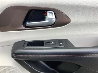 2017 Chrysler Pacifica Touring-L - Photo 38 - Crest Hill, IL 60403