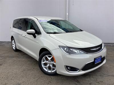 2017 Chrysler Pacifica Touring-L - Photo 8 - Crest Hill, IL 60403