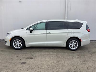 2017 Chrysler Pacifica Touring-L - Photo 3 - Crest Hill, IL 60403