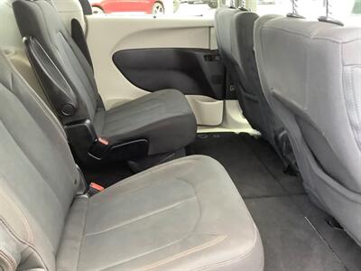 2017 Chrysler Pacifica Touring-L - Photo 32 - Crest Hill, IL 60403