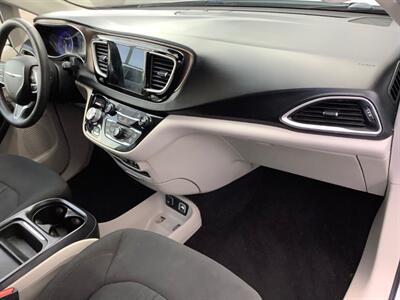 2017 Chrysler Pacifica Touring-L - Photo 40 - Crest Hill, IL 60403