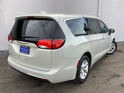 2017 Chrysler Pacifica Touring-L - Photo 6 - Crest Hill, IL 60403