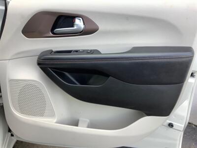2017 Chrysler Pacifica Touring-L - Photo 36 - Crest Hill, IL 60403