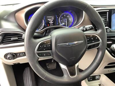 2017 Chrysler Pacifica Touring-L - Photo 13 - Crest Hill, IL 60403