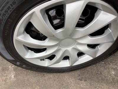 2012 Nissan Sentra 2.0 S   - Photo 35 - Crest Hill, IL 60403