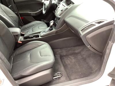 2015 Ford Focus SE   - Photo 27 - Crest Hill, IL 60403