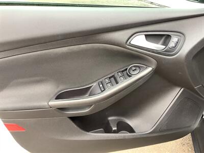 2015 Ford Focus SE   - Photo 11 - Crest Hill, IL 60403
