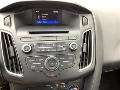 2015 Ford Focus SE   - Photo 19 - Crest Hill, IL 60403