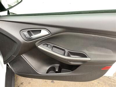 2015 Ford Focus SE   - Photo 25 - Crest Hill, IL 60403